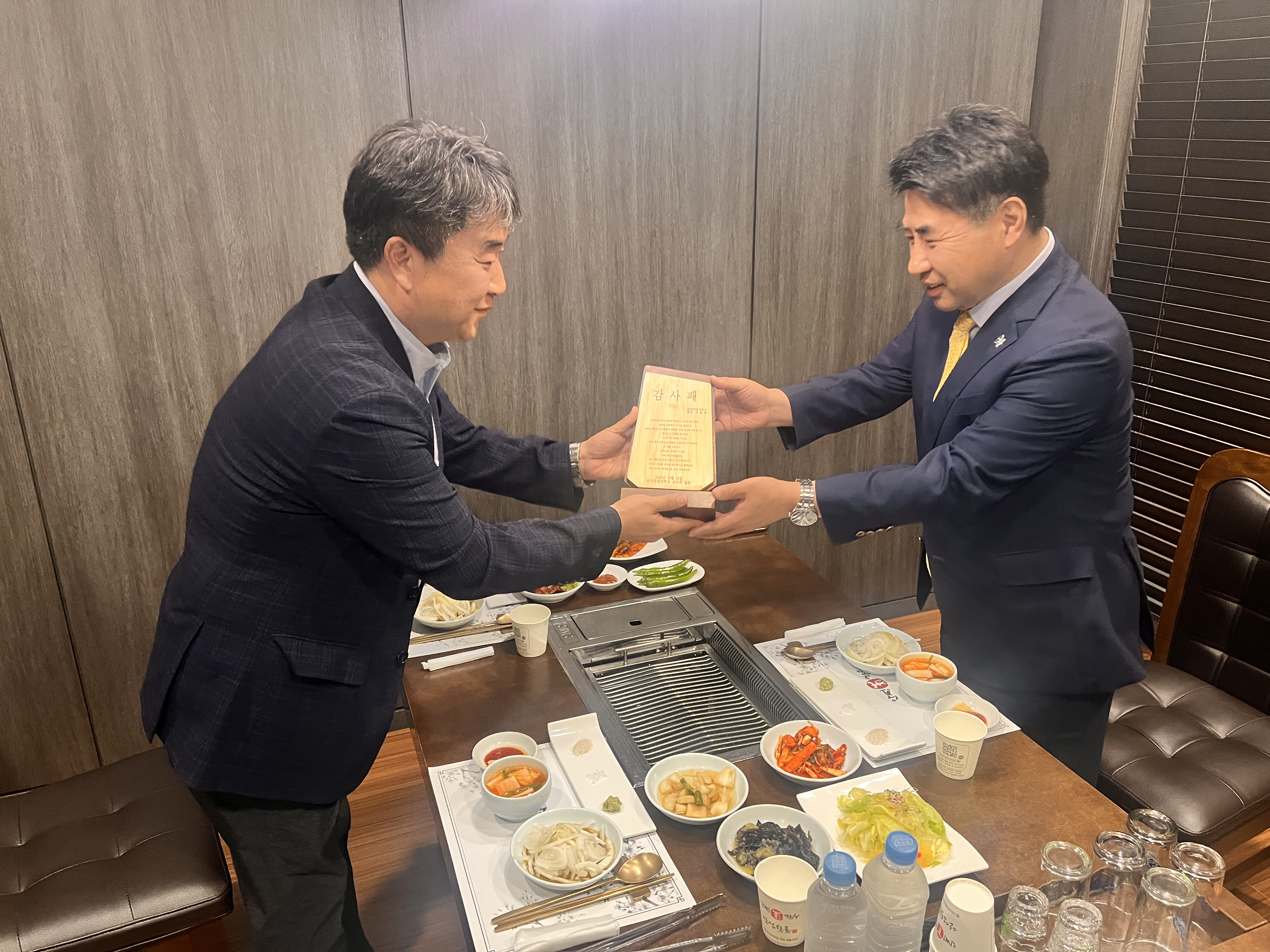 총장님과의 간담회 및 감사패 전달식(5).jpg